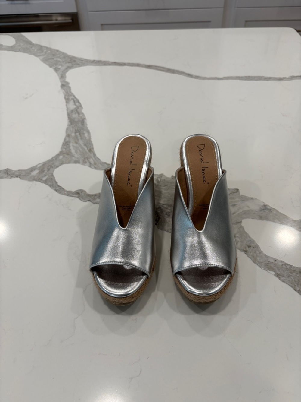 NWOT Perfect for summer Silver Metallic Open-Toe Wedge‎ Sandals size 7